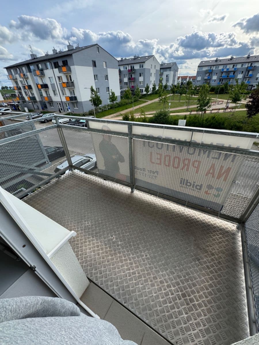 Pronájem bytu 1+kk 32 m², Uherova, Chýně, Středočeský kraj Pronájem bytu 1+kk 32 m², Uherova, Chýně, Středočeský kraj