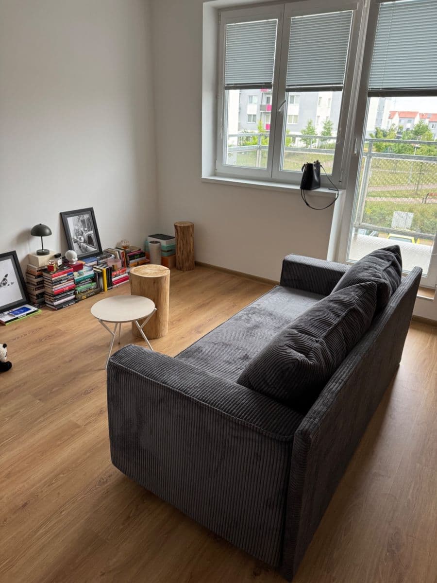 Pronájem bytu 1+kk 32 m², Uherova, Chýně, Středočeský kraj Pronájem bytu 1+kk 32 m², Uherova, Chýně, Středočeský kraj