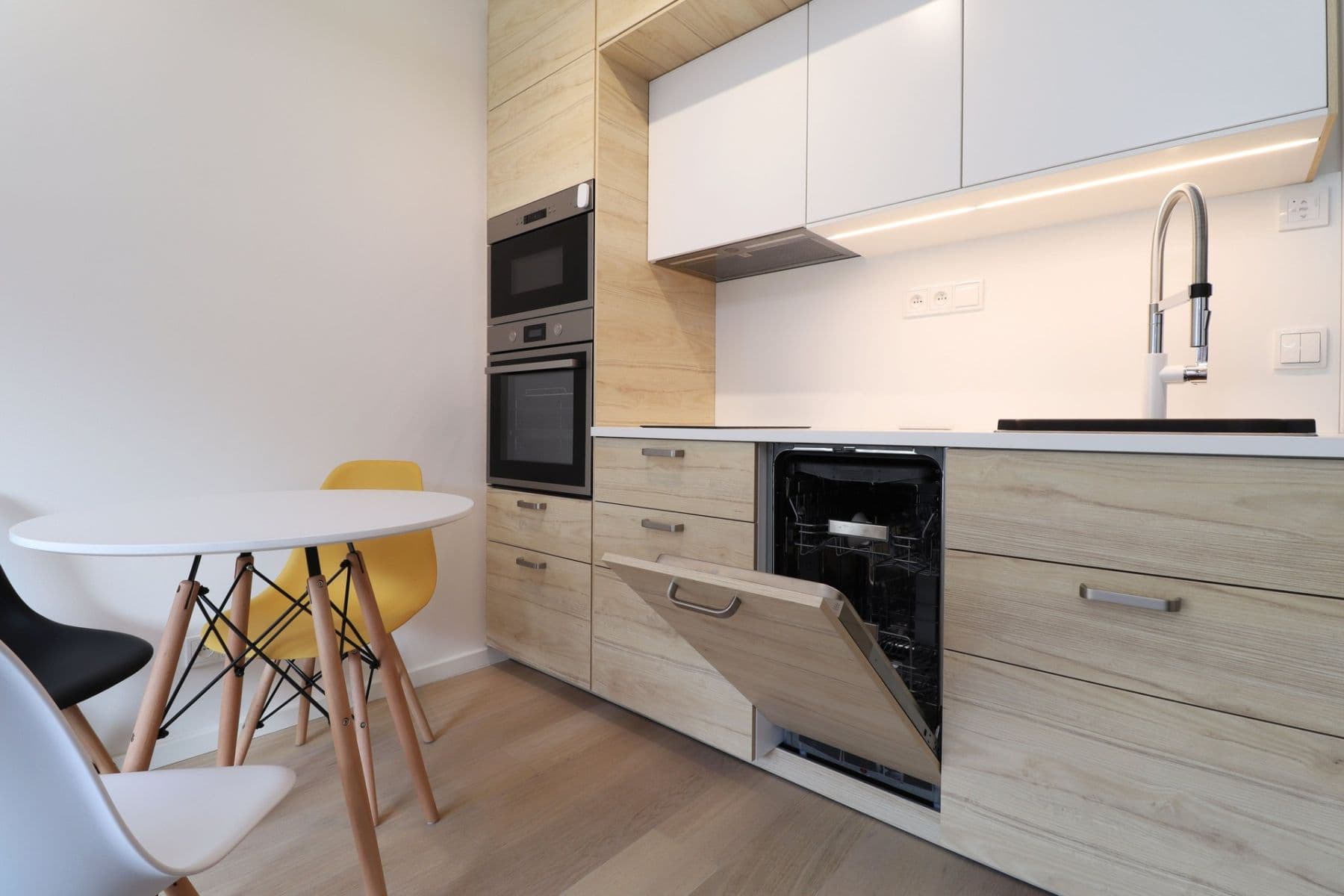 Pronájem bytu 1+kk 28 m², V háji, Praha, Praha Pronájem bytu 1+kk 28 m², V háji, Praha, Praha