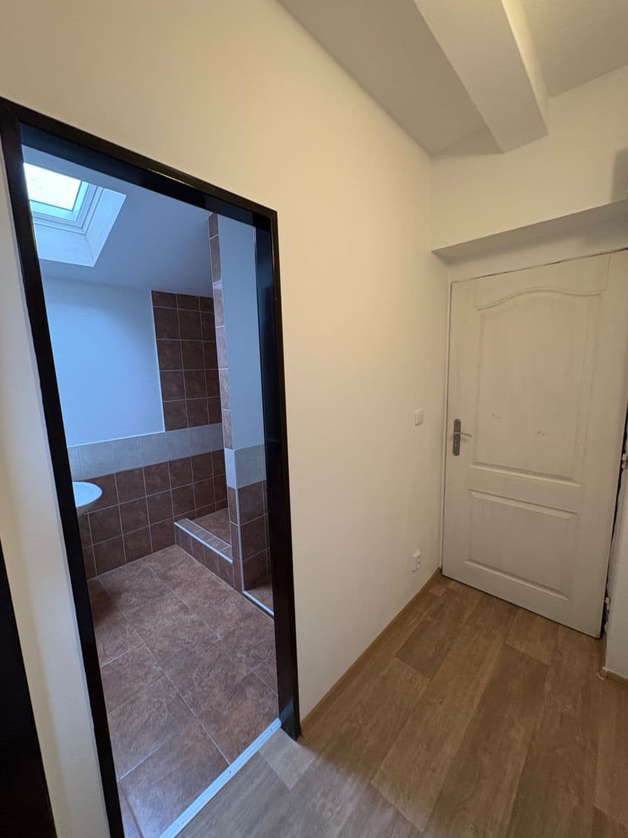 Pronájem bytu 2+kk 44 m², Nádražní, Líbeznice, Středočeský kraj Pronájem bytu 2+kk 44 m², Nádražní, Líbeznice, Středočeský kraj