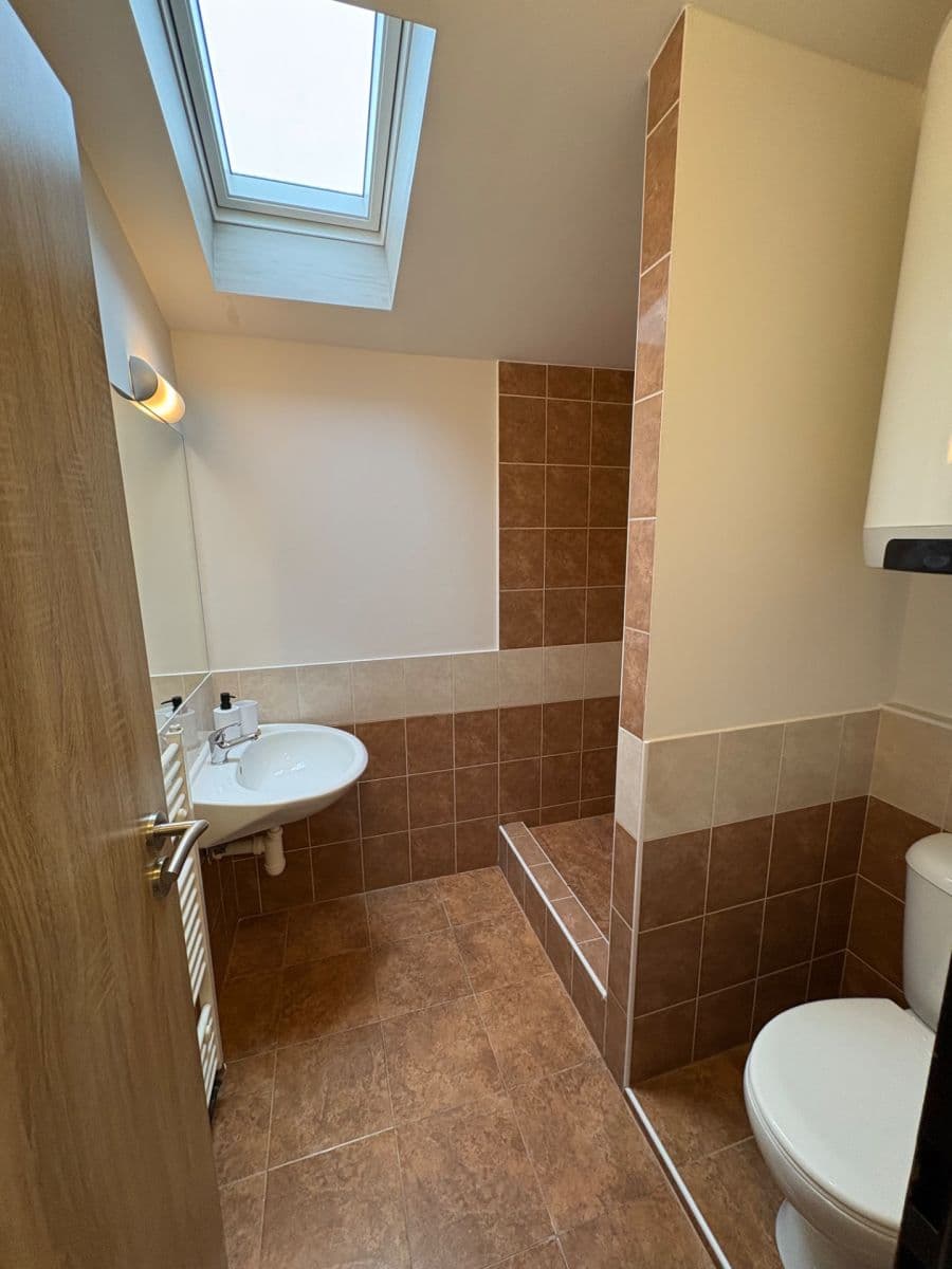 Pronájem bytu 2+kk 44 m², Nádražní, Líbeznice, Středočeský kraj Pronájem bytu 2+kk 44 m², Nádražní, Líbeznice, Středočeský kraj