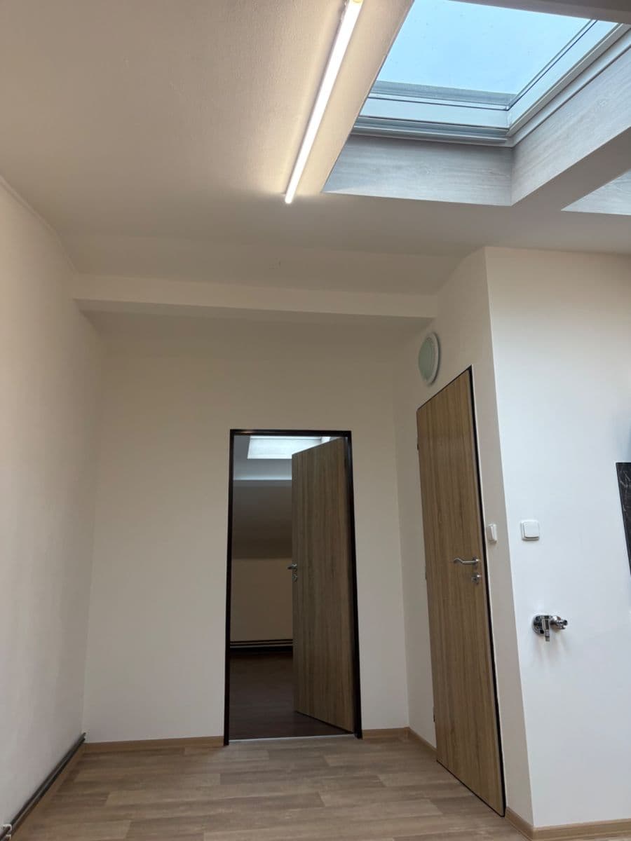 Pronájem bytu 2+kk 44 m², Nádražní, Líbeznice, Středočeský kraj Pronájem bytu 2+kk 44 m², Nádražní, Líbeznice, Středočeský kraj