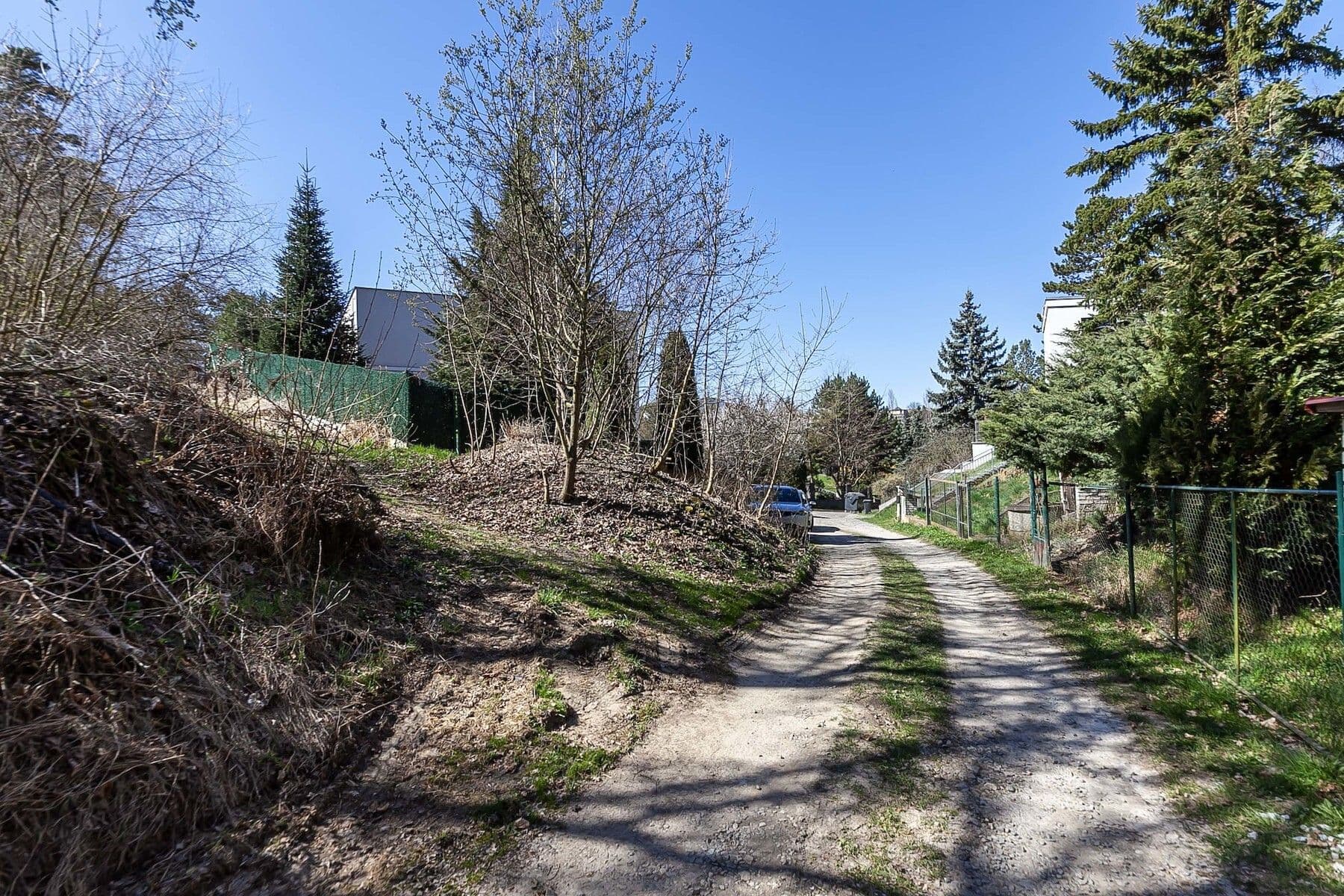 Prodej pozemku 910 m², Pod Višňovkou, Statenice, Středočeský kraj Prodej pozemku 910 m², Pod Višňovkou, Statenice, Středočeský kraj