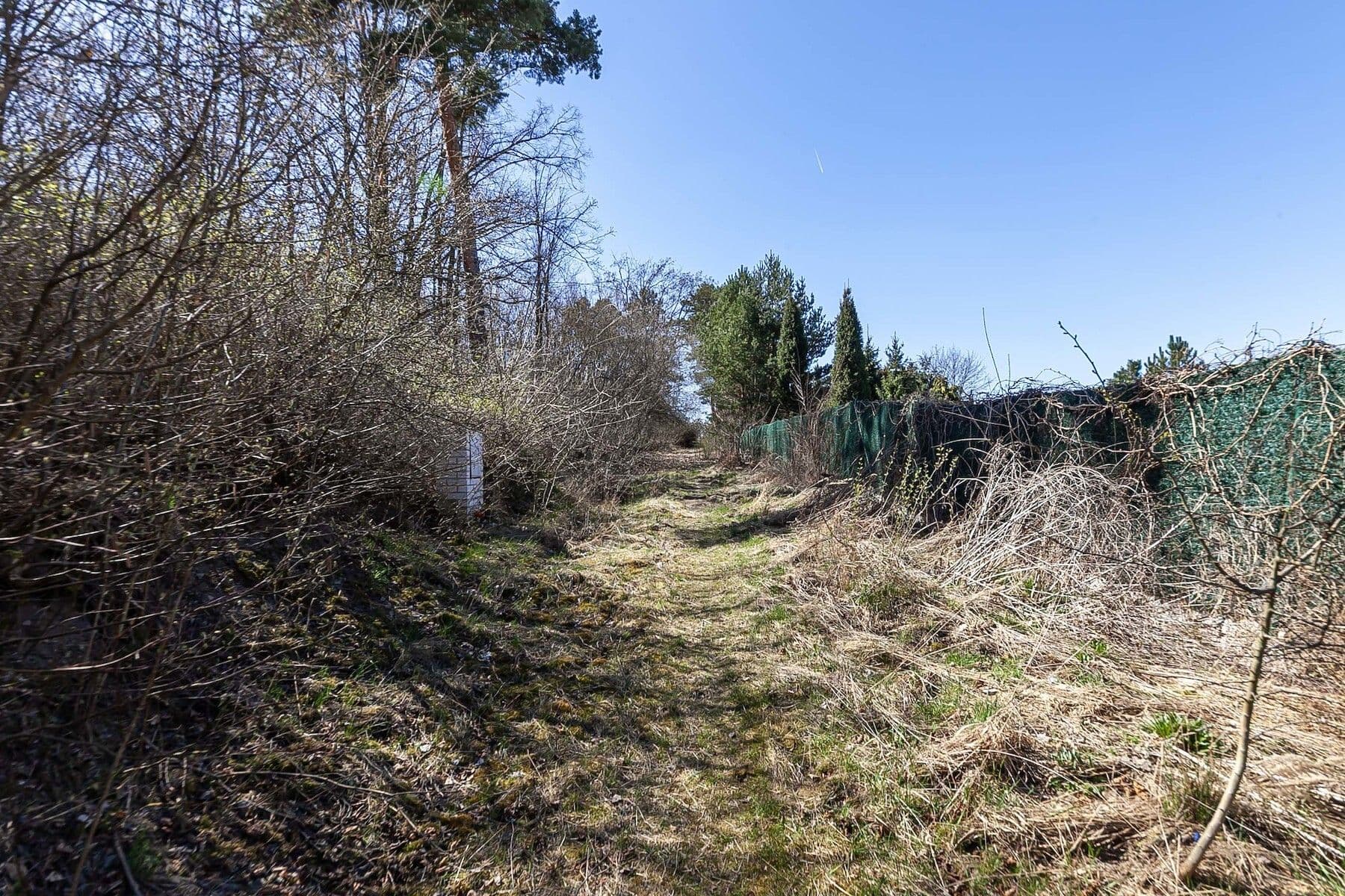 Prodej pozemku 910 m², Pod Višňovkou, Statenice, Středočeský kraj Prodej pozemku 910 m², Pod Višňovkou, Statenice, Středočeský kraj