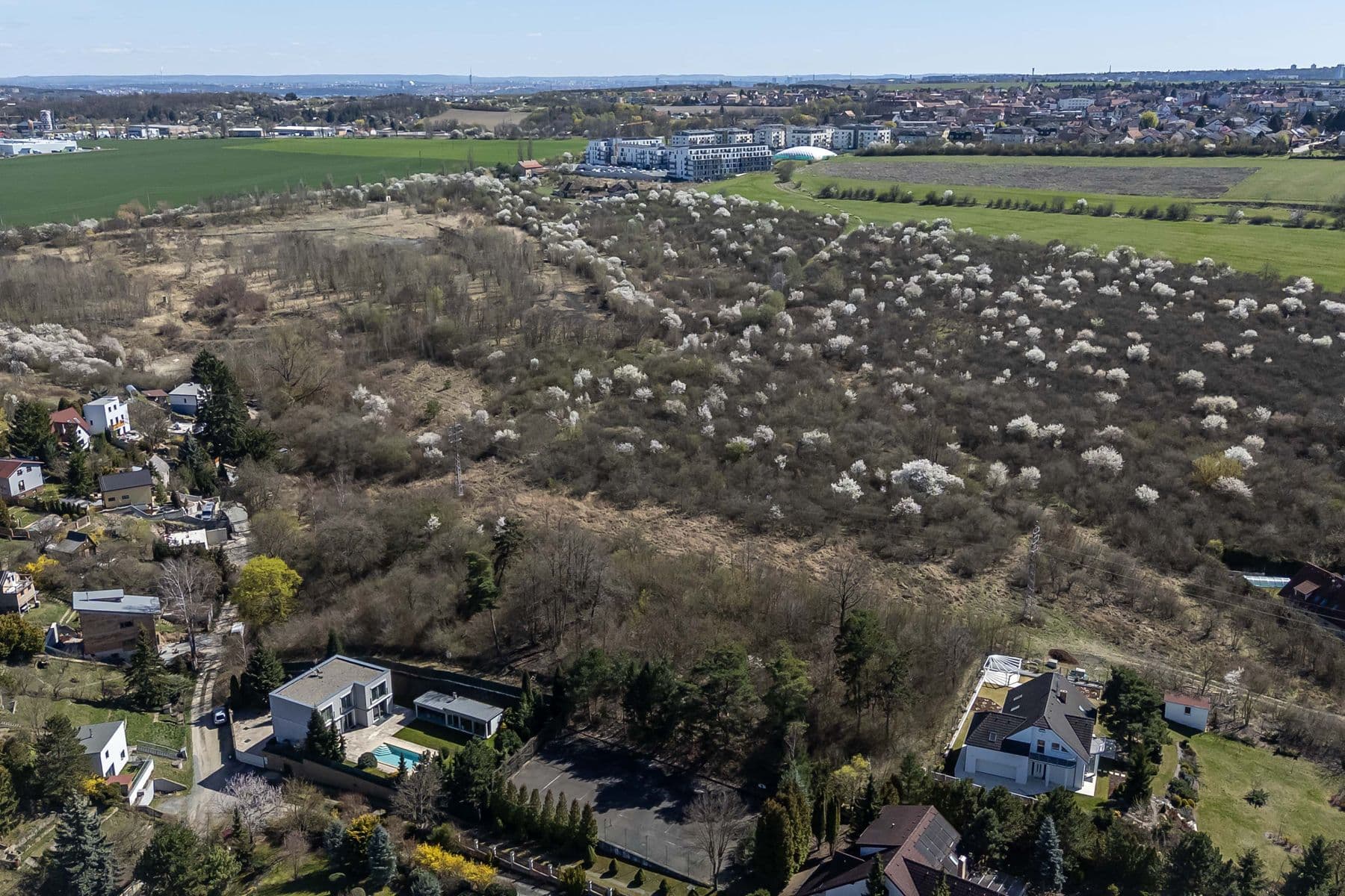 Prodej pozemku 910 m², Pod Višňovkou, Statenice, Středočeský kraj Prodej pozemku 910 m², Pod Višňovkou, Statenice, Středočeský kraj