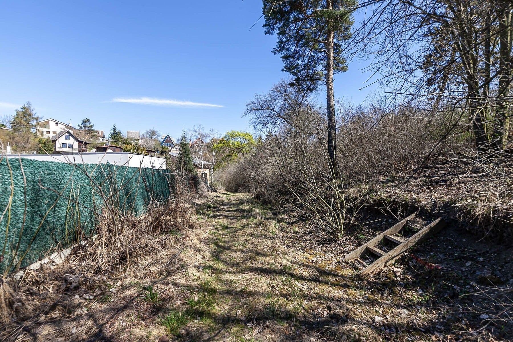 Prodej pozemku 910 m², Pod Višňovkou, Statenice, Středočeský kraj Prodej pozemku 910 m², Pod Višňovkou, Statenice, Středočeský kraj