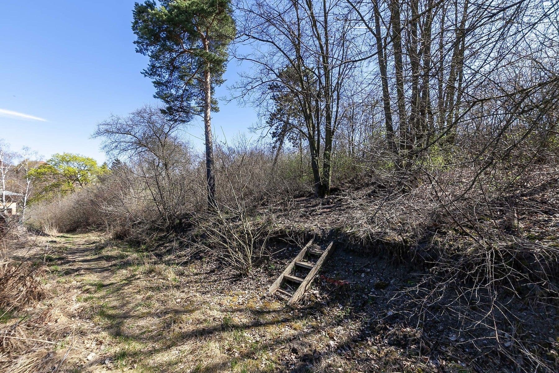 Prodej pozemku 910 m², Pod Višňovkou, Statenice, Středočeský kraj Prodej pozemku 910 m², Pod Višňovkou, Statenice, Středočeský kraj