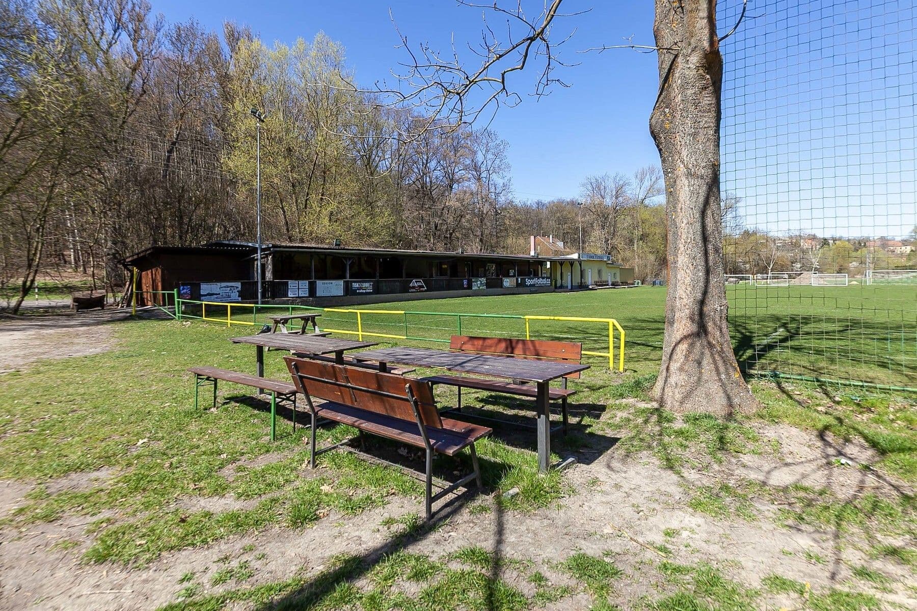 Prodej pozemku 910 m², Pod Višňovkou, Statenice, Středočeský kraj Prodej pozemku 910 m², Pod Višňovkou, Statenice, Středočeský kraj