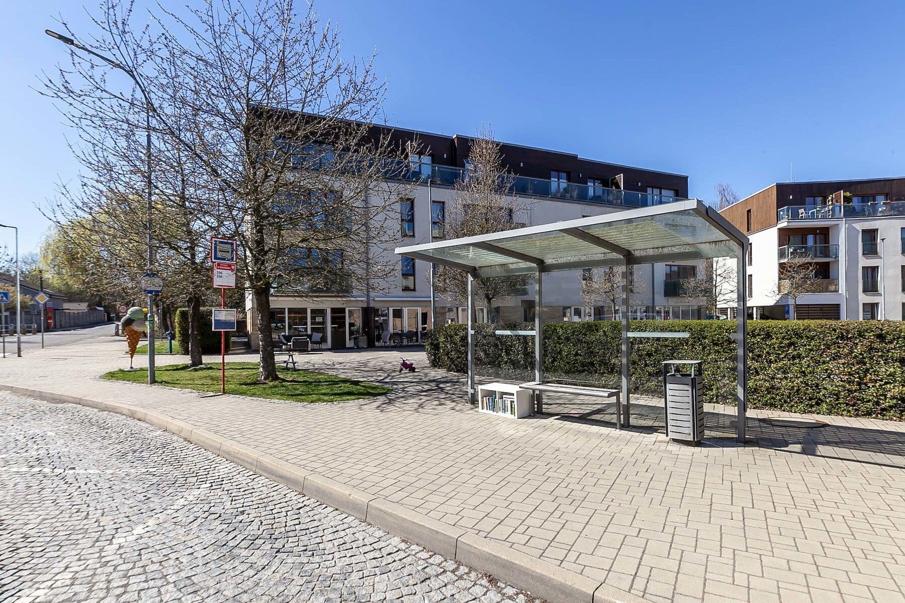 Prodej pozemku 910 m², Pod Višňovkou, Statenice, Středočeský kraj Prodej pozemku 910 m², Pod Višňovkou, Statenice, Středočeský kraj