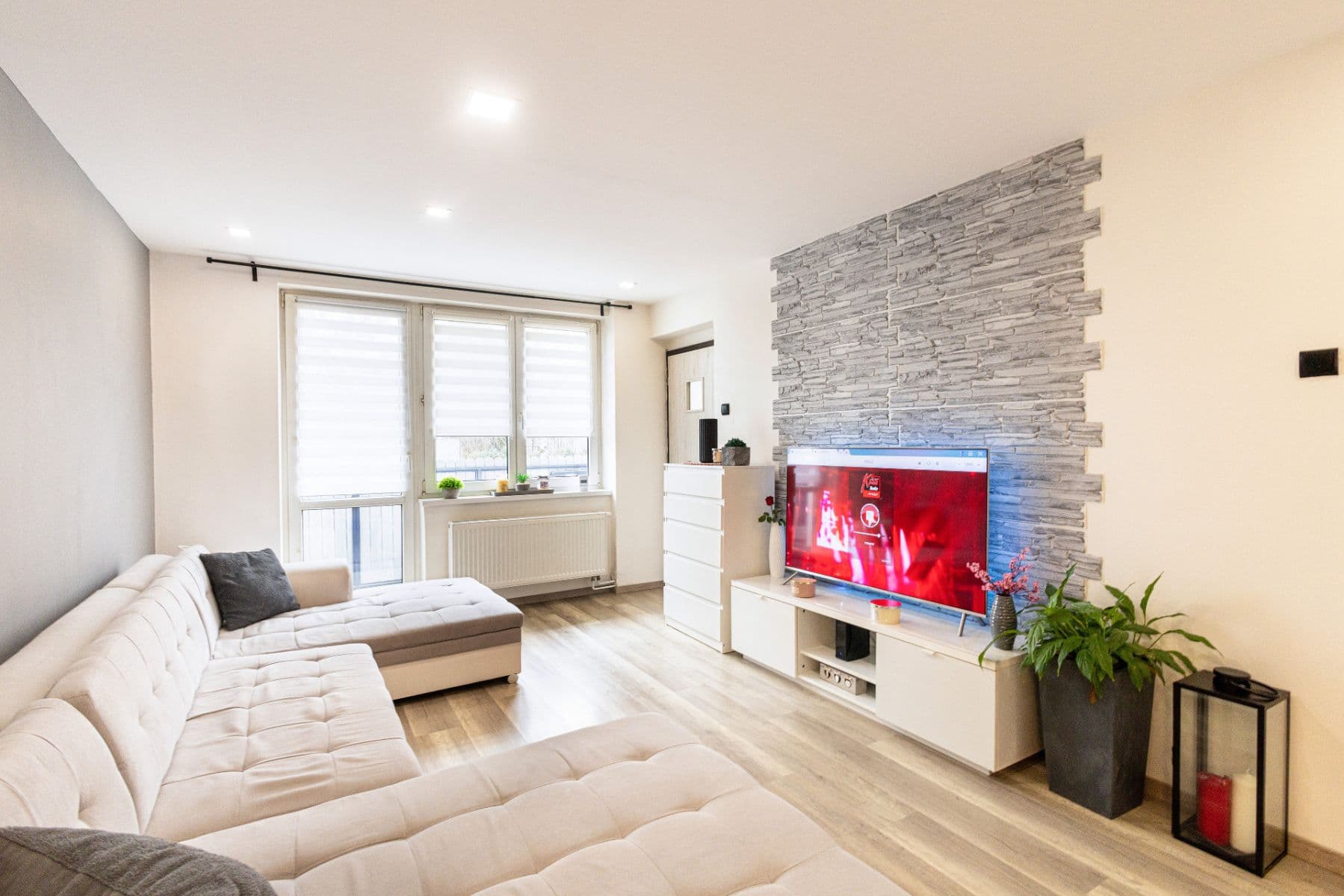 Prodej bytu 3+1 71 m², Sazená, Středočeský kraj Prodej bytu 3+1 71 m², Sazená, Středočeský kraj