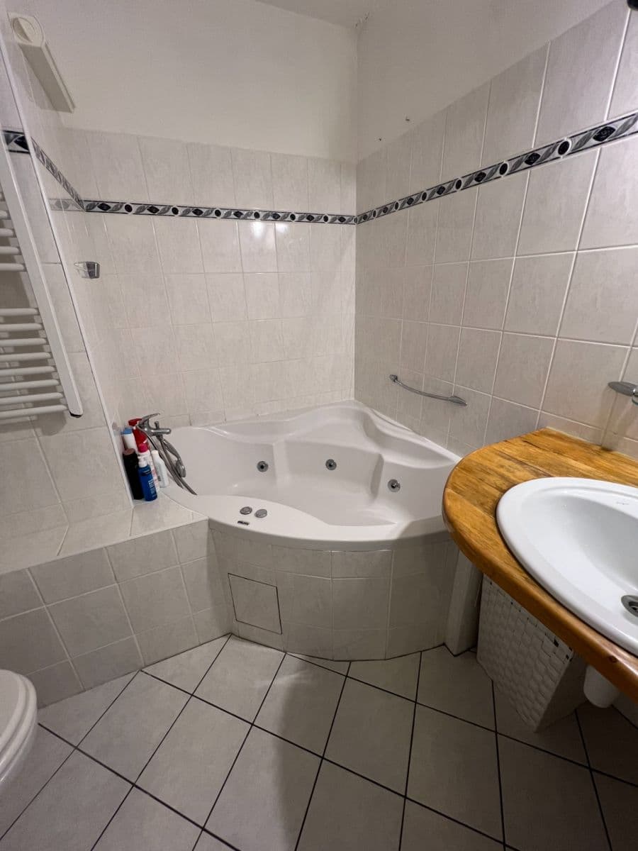 Pronájem bytu 2+kk 40 m², Štúrova, Praha, Praha Pronájem bytu 2+kk 40 m², Štúrova, Praha, Praha