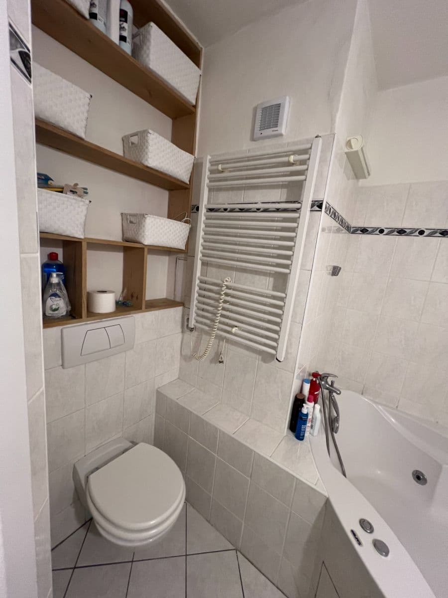Pronájem bytu 2+kk 40 m², Štúrova, Praha, Praha Pronájem bytu 2+kk 40 m², Štúrova, Praha, Praha