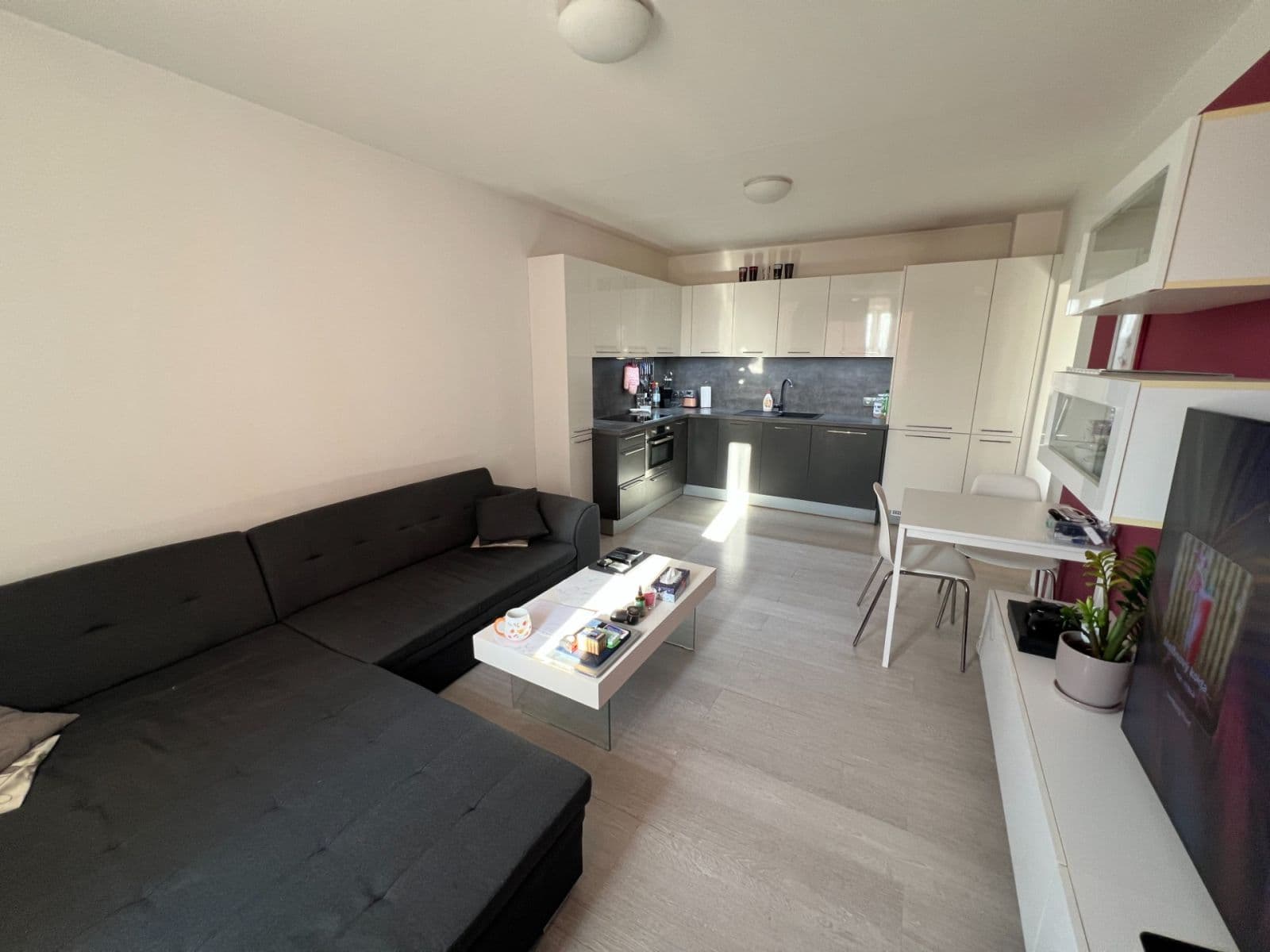 Pronájem bytu 2+kk 40 m², Štúrova, Praha, Praha Pronájem bytu 2+kk 40 m², Štúrova, Praha, Praha