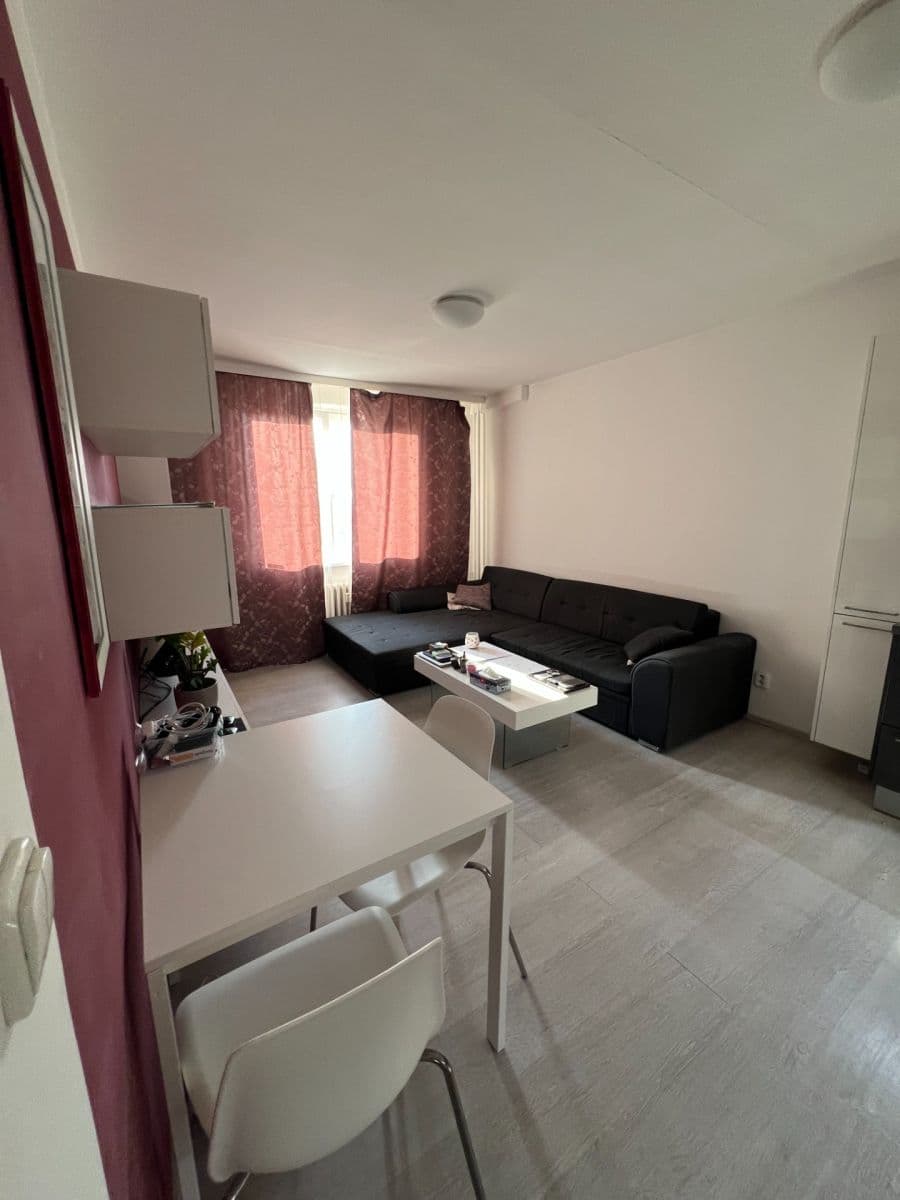 Pronájem bytu 2+kk 40 m², Štúrova, Praha, Praha Pronájem bytu 2+kk 40 m², Štúrova, Praha, Praha