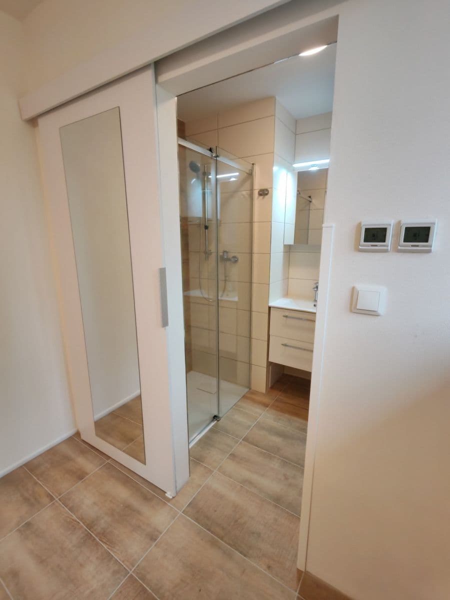 Pronájem bytu 2+kk 48 m², V Stráni, Praha, Praha Pronájem bytu 2+kk 48 m², V Stráni, Praha, Praha