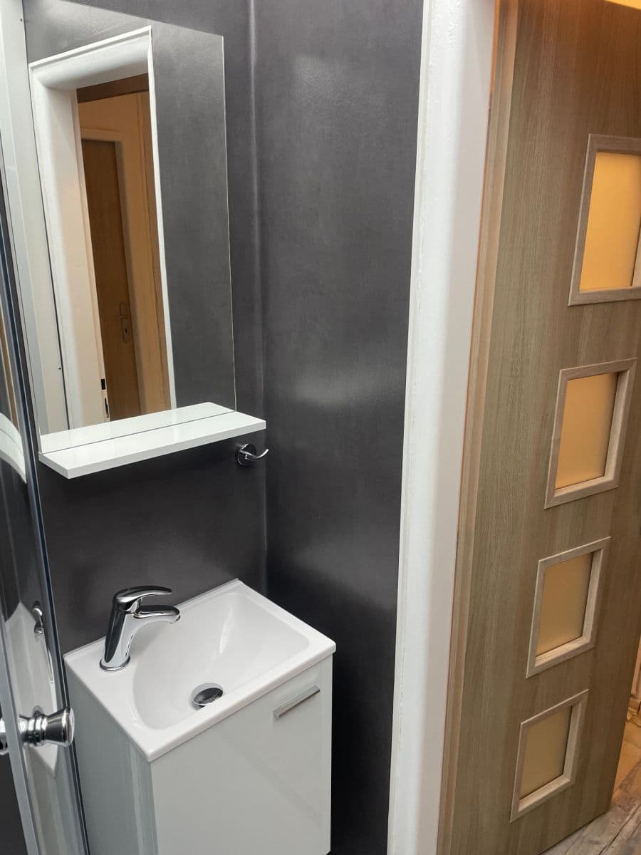 Pronájem bytu 3+1 73 m², Dukelských hrdinů, Ústí nad Labem, Ústecký kraj Pronájem bytu 3+1 73 m², Dukelských hrdinů, Ústí nad Labem, Ústecký kraj