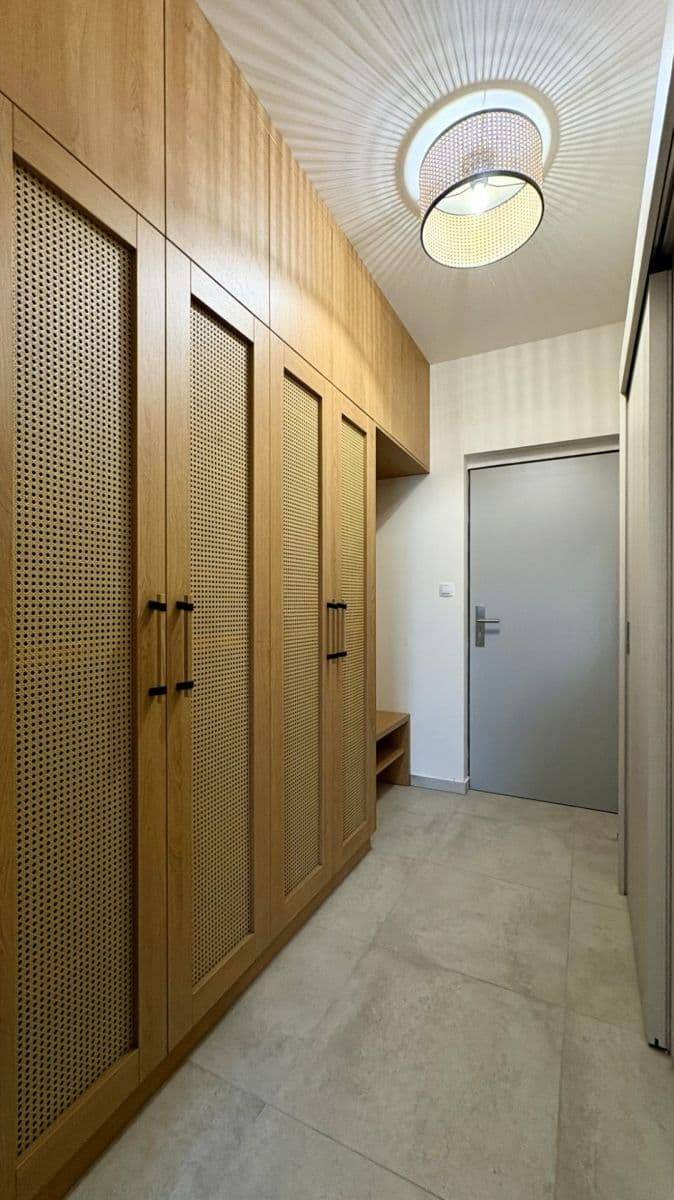 Pronájem bytu 1+kk 30 m², Vinařská, Beroun, Středočeský kraj Pronájem bytu 1+kk 30 m², Vinařská, Beroun, Středočeský kraj