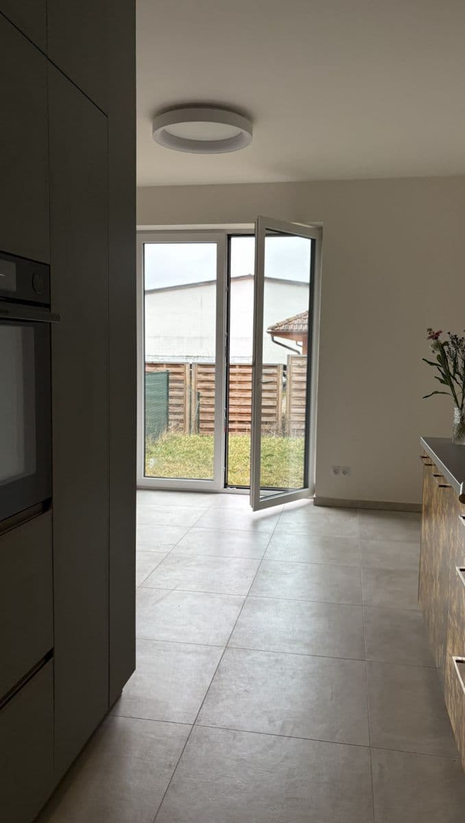 Pronájem bytu 1+kk 30 m², Vinařská, Beroun, Středočeský kraj Pronájem bytu 1+kk 30 m², Vinařská, Beroun, Středočeský kraj