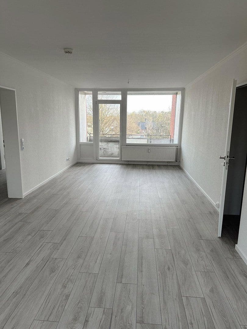 Pronájem bytu 3+1 74 m², Dasbacher Straße 26, Bremen, Bremen Pronájem bytu 3+1 74 m², Dasbacher Straße 26, Bremen, Bremen