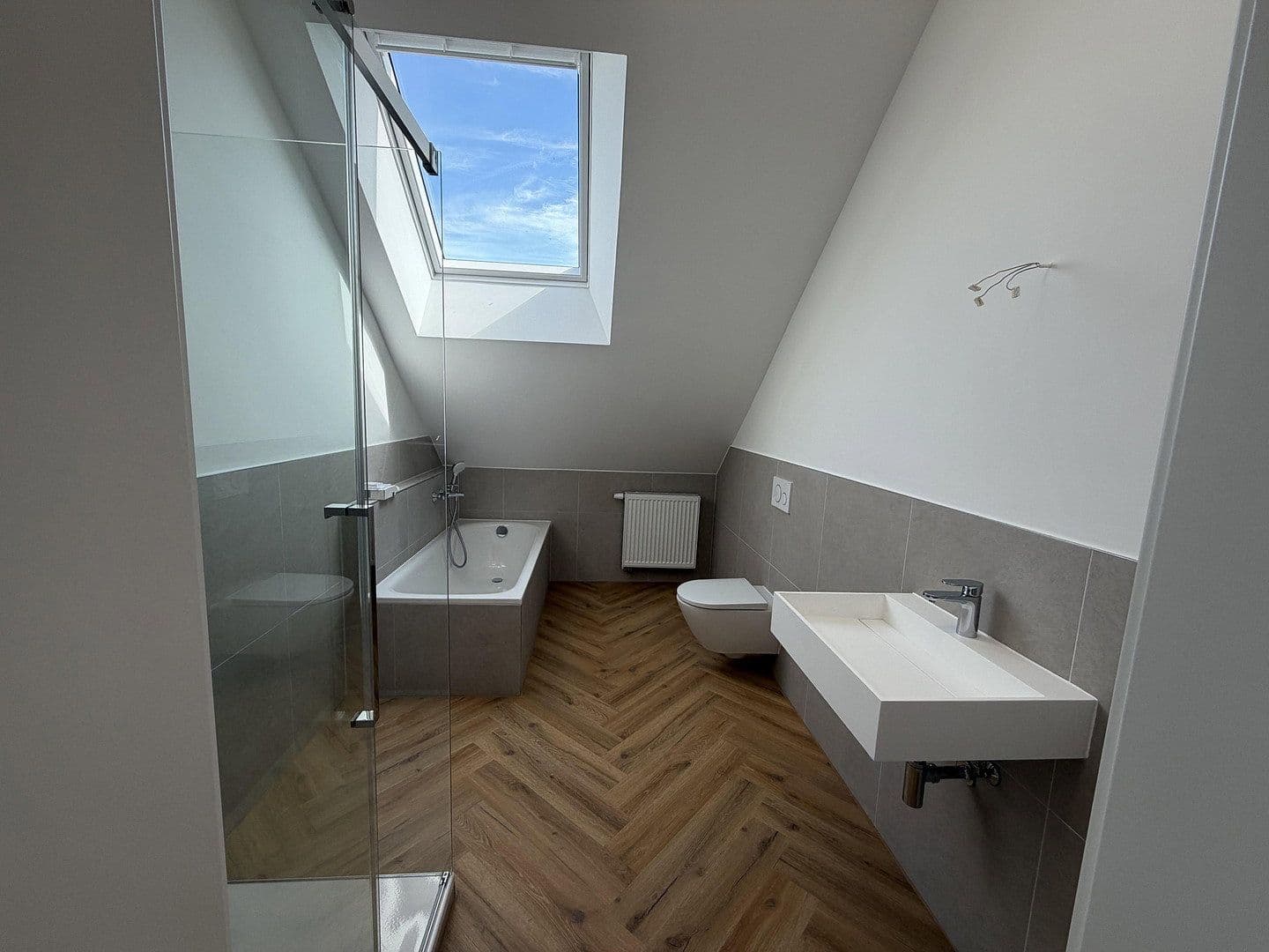 Prodej domu 202 m², pozemek 390 m², Freiberg am Neckar, Bádensko-Württembersko Prodej domu 202 m², pozemek 390 m², Freiberg am Neckar, Bádensko-Württembersko