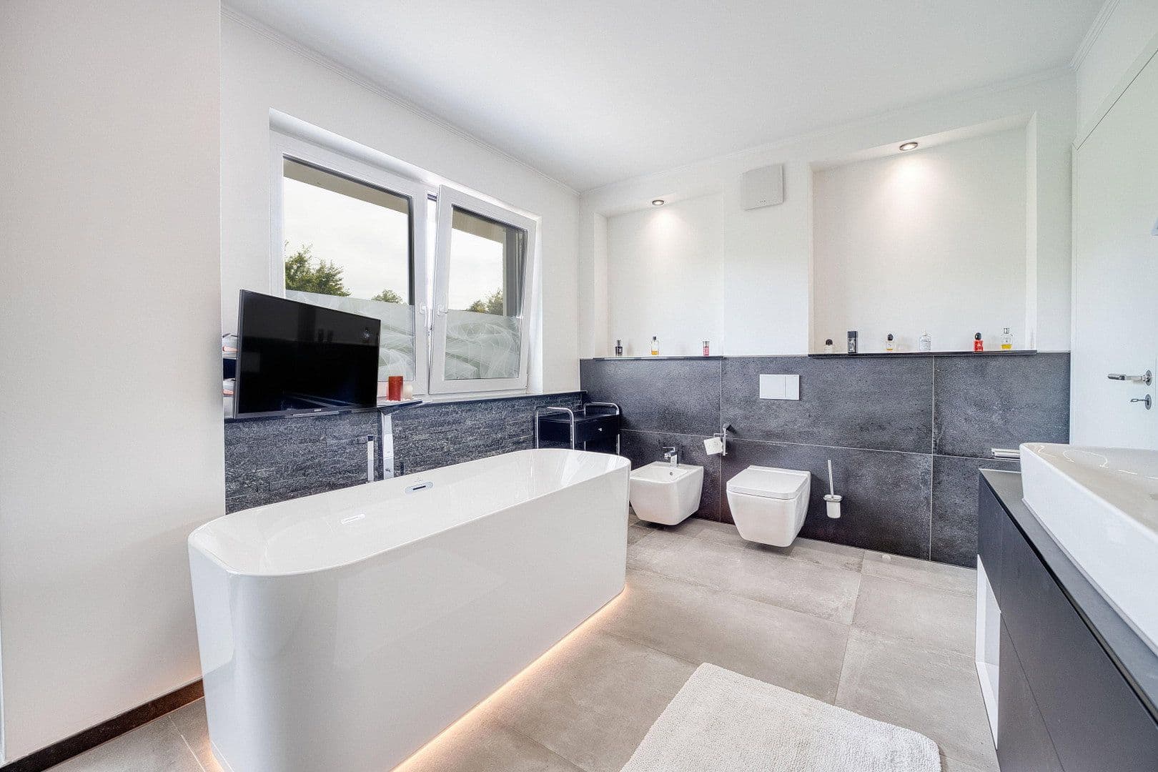 Pronájem bytu 5+1 180 m², Perl, Země Sársko Pronájem bytu 5+1 180 m², Perl, Země Sársko