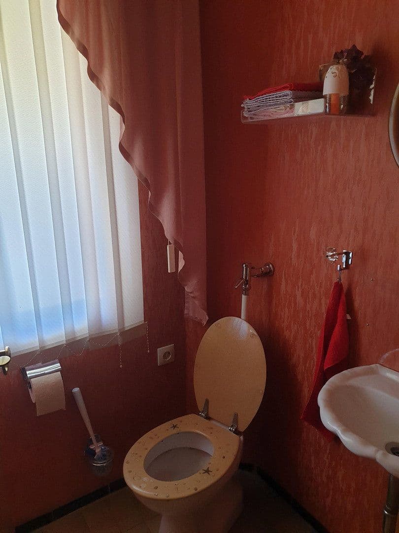 Prodej domu 290 m², pozemek 660 m², Neuhofer Straße 34, Neckargemünd, Bádensko-Württembersko Prodej domu 290 m², pozemek 660 m², Neuhofer Straße 34, Neckargemünd, Bádensko-Württembersko