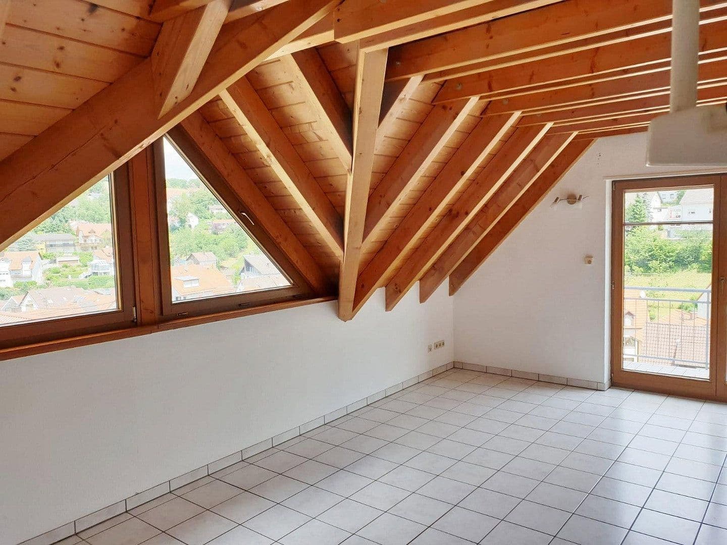 Pronájem bytu 3+1 80 m², Schriesheim, Bádensko-Württembersko Pronájem bytu 3+1 80 m², Schriesheim, Bádensko-Württembersko