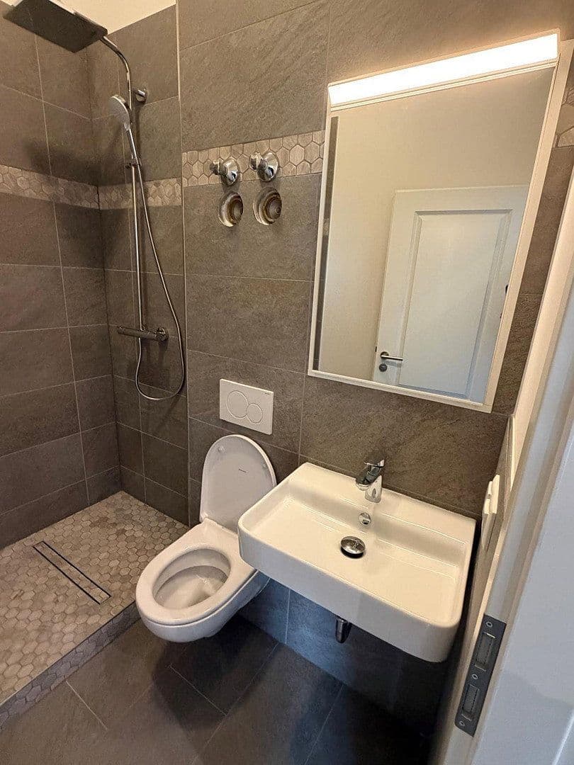 Pronájem bytu 2+1 42 m², Kaiserstraße 4a, Rüdesheim am Rhein, Hessen Pronájem bytu 2+1 42 m², Kaiserstraße 4a, Rüdesheim am Rhein, Hessen