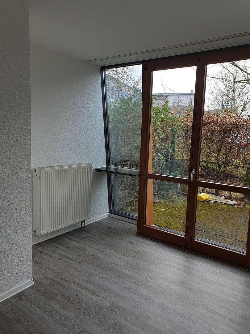 Pronájem bytu 1+1 40 m², Berliner Straße 54, Niederkassel, Severní Porýní-Vestfálsko Pronájem bytu 1+1 40 m², Berliner Straße 54, Niederkassel, Severní Porýní-Vestfálsko