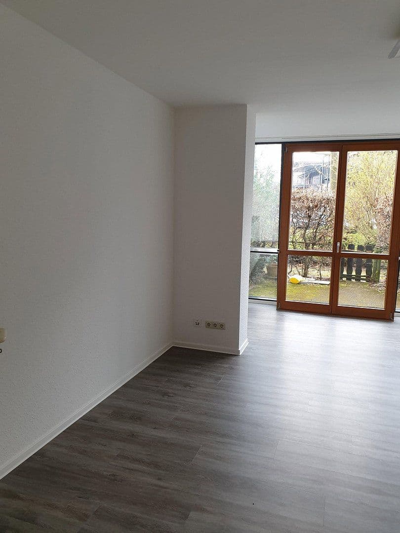 Pronájem bytu 1+1 40 m², Berliner Straße 54, Niederkassel, Severní Porýní-Vestfálsko Pronájem bytu 1+1 40 m², Berliner Straße 54, Niederkassel, Severní Porýní-Vestfálsko