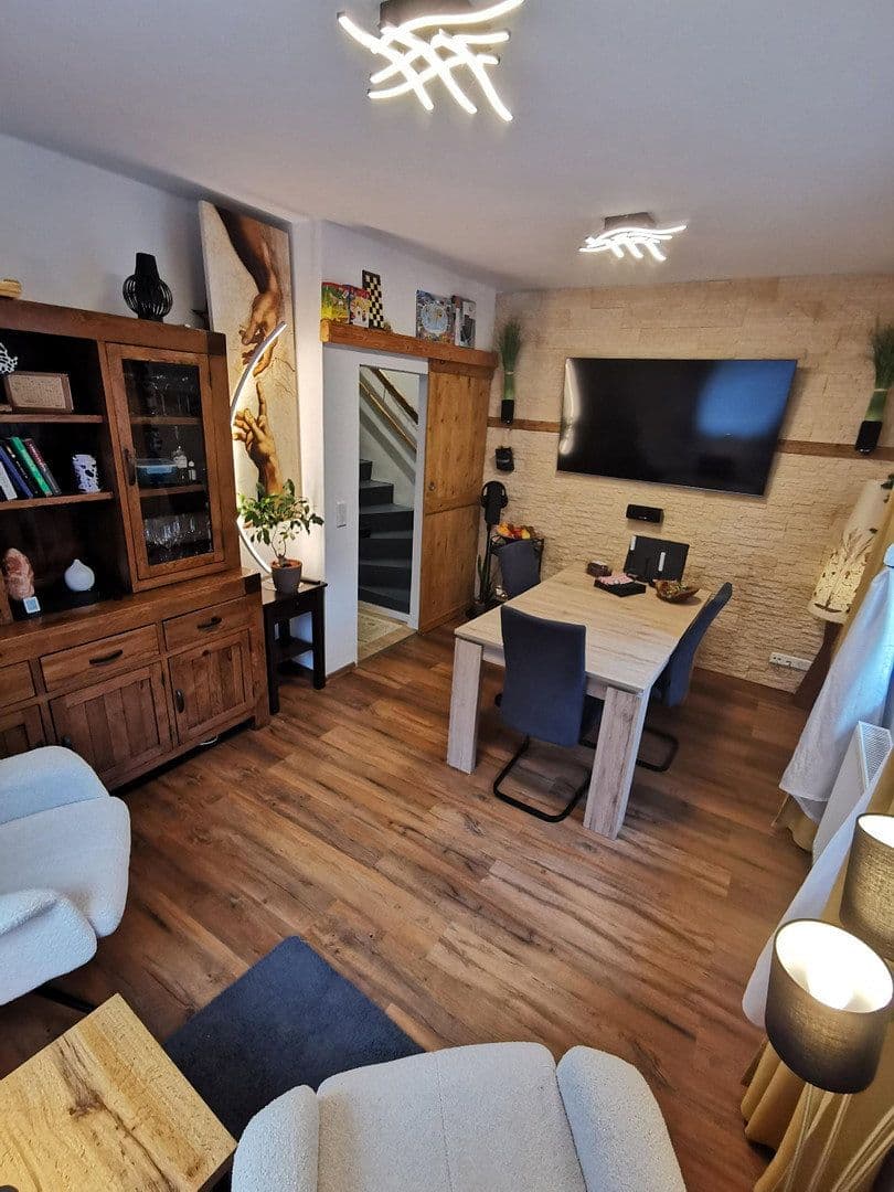 Prodej domu 103 m², pozemek 360 m², Siegen, Severní Porýní-Vestfálsko Prodej domu 103 m², pozemek 360 m², Siegen, Severní Porýní-Vestfálsko