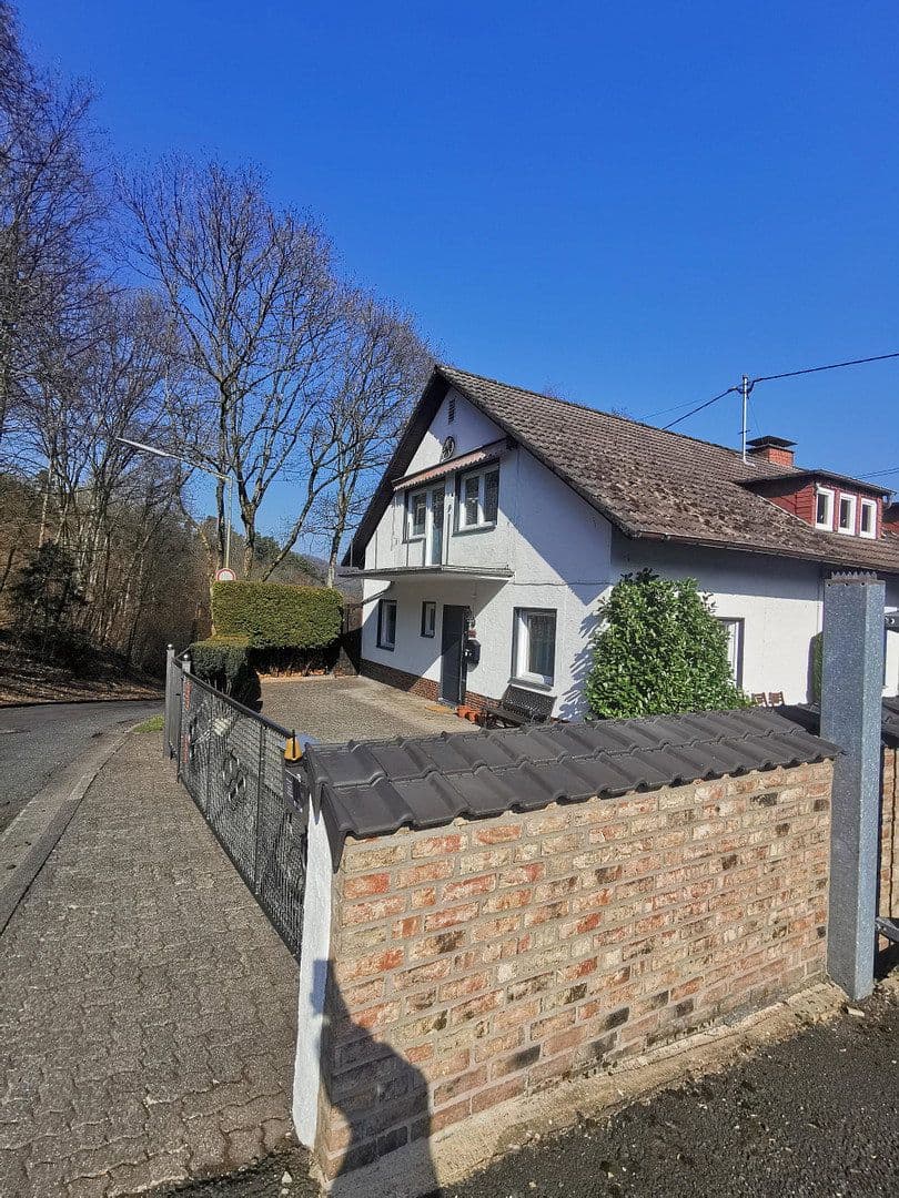 Prodej domu 103 m², pozemek 360 m², Siegen, Severní Porýní-Vestfálsko Prodej domu 103 m², pozemek 360 m², Siegen, Severní Porýní-Vestfálsko