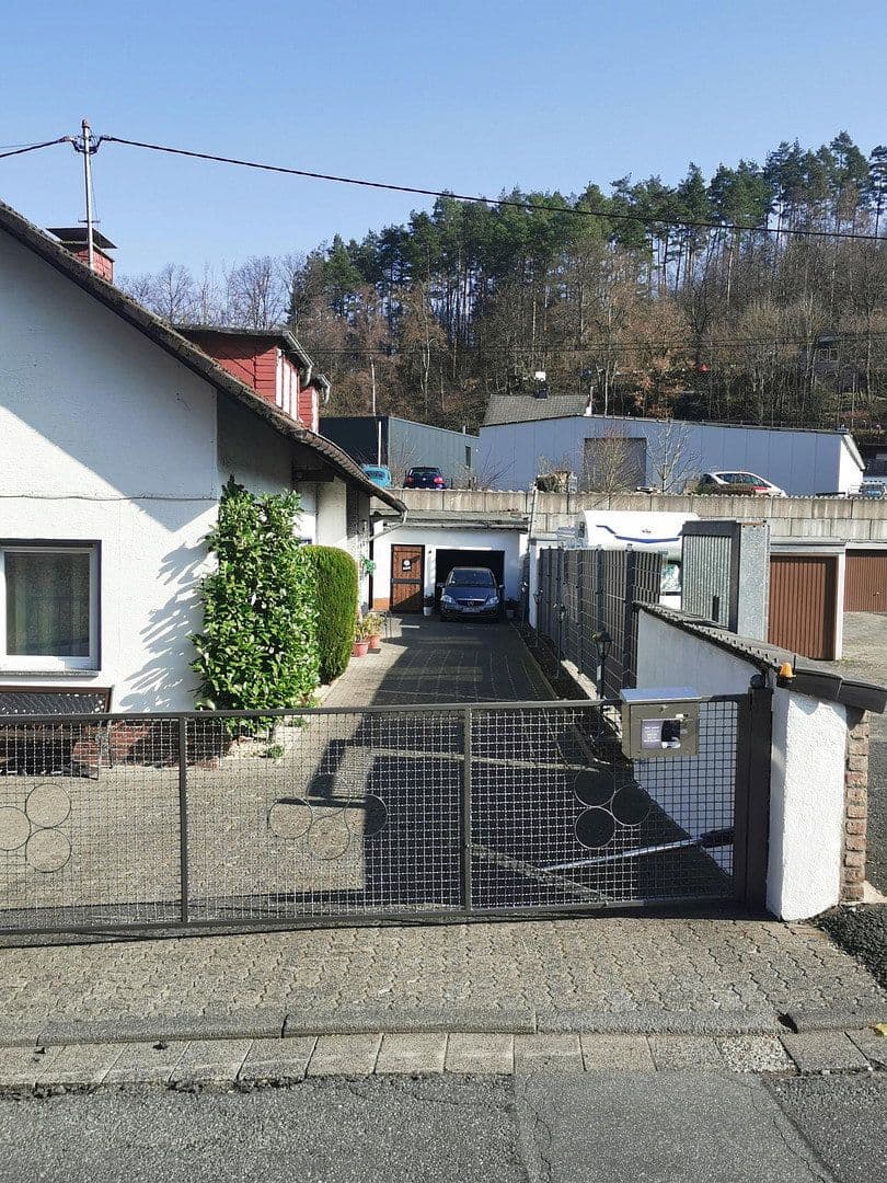 Prodej domu 103 m², pozemek 360 m², Siegen, Severní Porýní-Vestfálsko Prodej domu 103 m², pozemek 360 m², Siegen, Severní Porýní-Vestfálsko