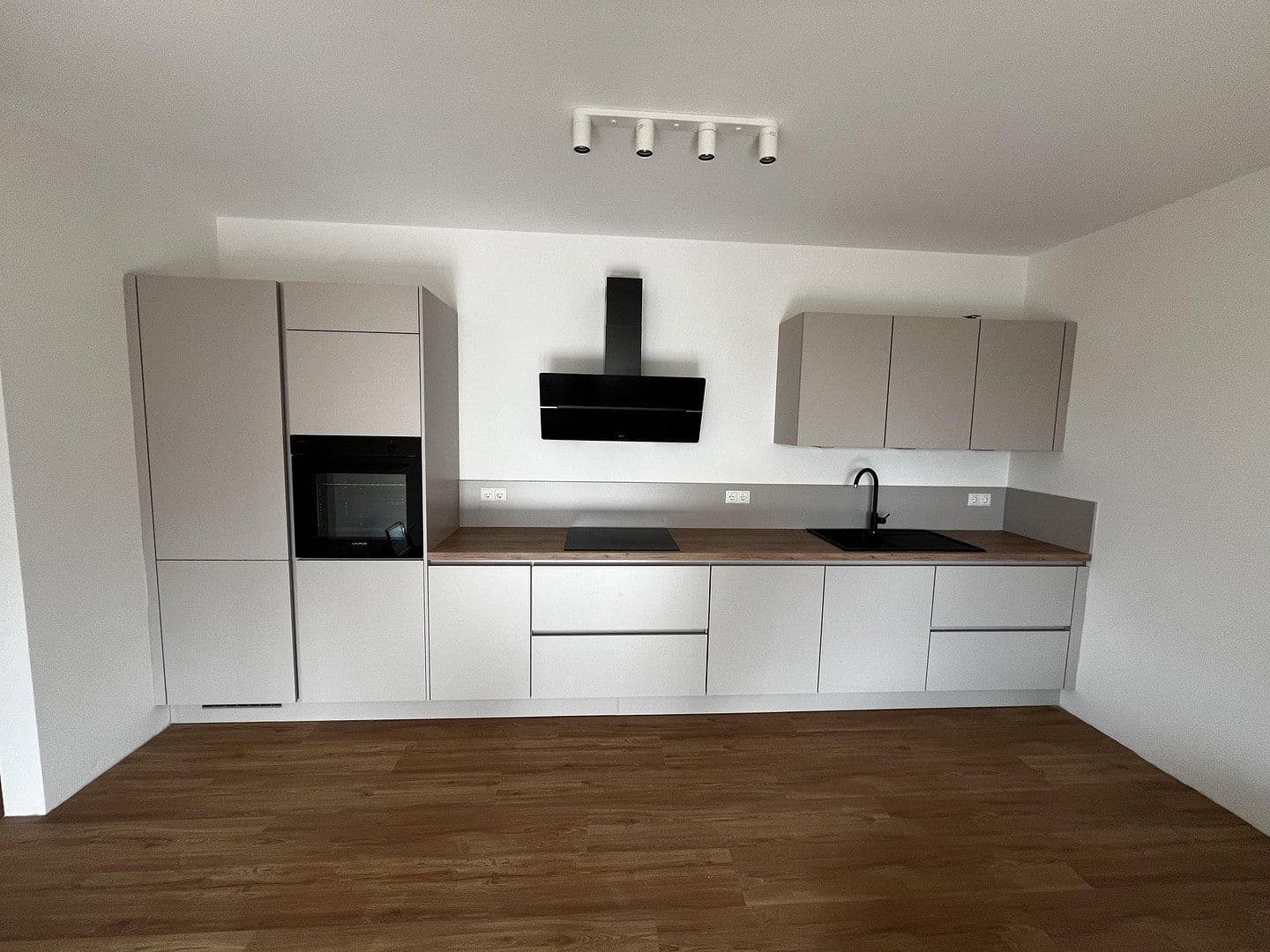 Pronájem bytu 3+1 73 m², Wendisch Evern, Dolní Sasko Pronájem bytu 3+1 73 m², Wendisch Evern, Dolní Sasko