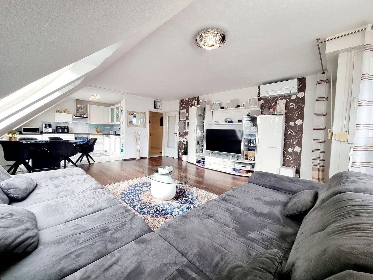 Prodej bytu 4+1 107 m², Borkumerstr.1, Wiesbaden, Hessen Prodej bytu 4+1 107 m², Borkumerstr.1, Wiesbaden, Hessen