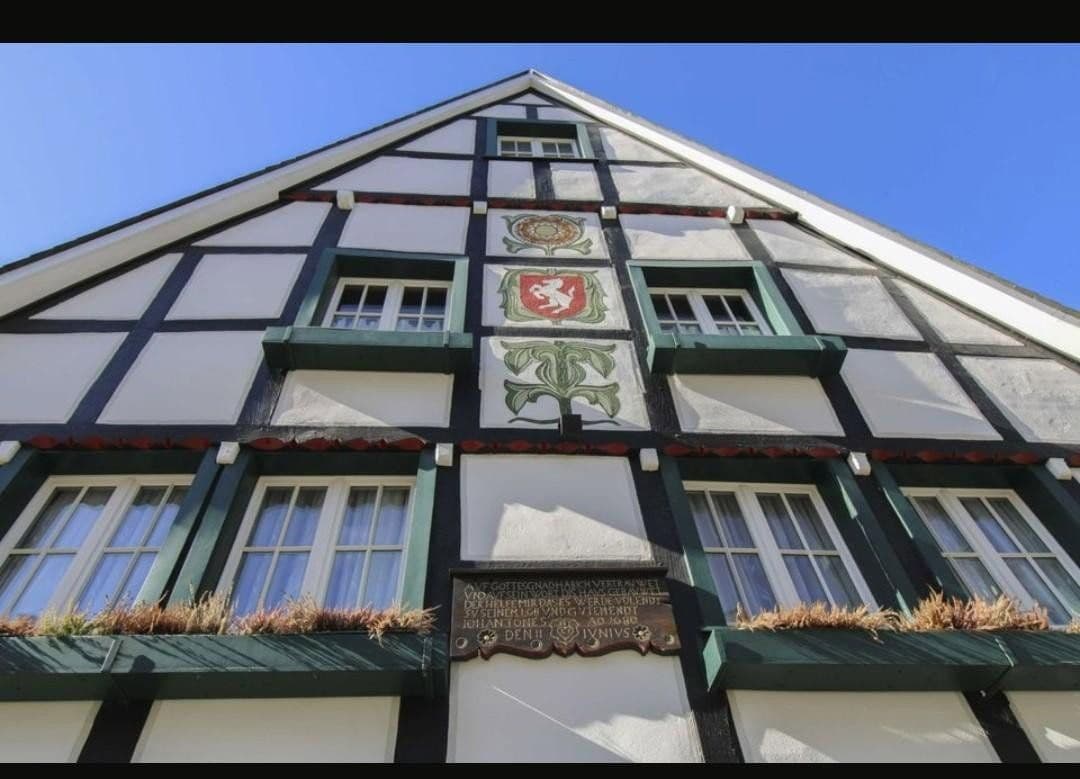 Prodej domu 733 m², pozemek 1.239 m², Wuppertal, Severní Porýní-Vestfálsko Prodej domu 733 m², pozemek 1.239 m², Wuppertal, Severní Porýní-Vestfálsko