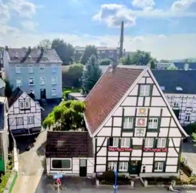 Prodej domu 733 m², pozemek 1.239 m², Wuppertal, Severní Porýní-Vestfálsko Prodej domu 733 m², pozemek 1.239 m², Wuppertal, Severní Porýní-Vestfálsko