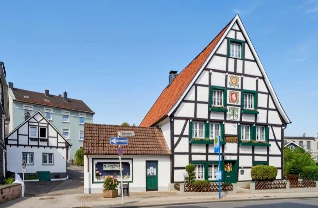 Prodej domu 733 m², pozemek 1.239 m², Wuppertal, Severní Porýní-Vestfálsko Prodej domu 733 m², pozemek 1.239 m², Wuppertal, Severní Porýní-Vestfálsko