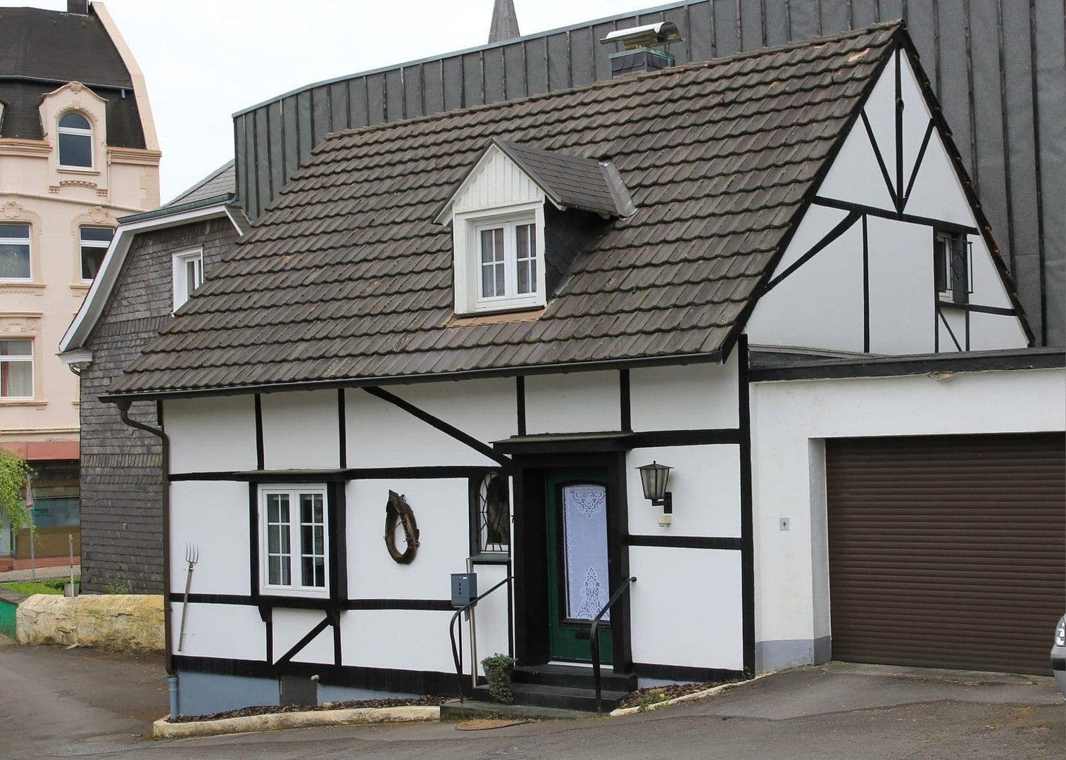 Prodej domu 733 m², pozemek 1.239 m², Wuppertal, Severní Porýní-Vestfálsko Prodej domu 733 m², pozemek 1.239 m², Wuppertal, Severní Porýní-Vestfálsko