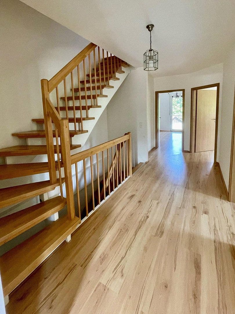 Prodej domu 161 m², pozemek 355 m², Isen, Bavorsko Prodej domu 161 m², pozemek 355 m², Isen, Bavorsko