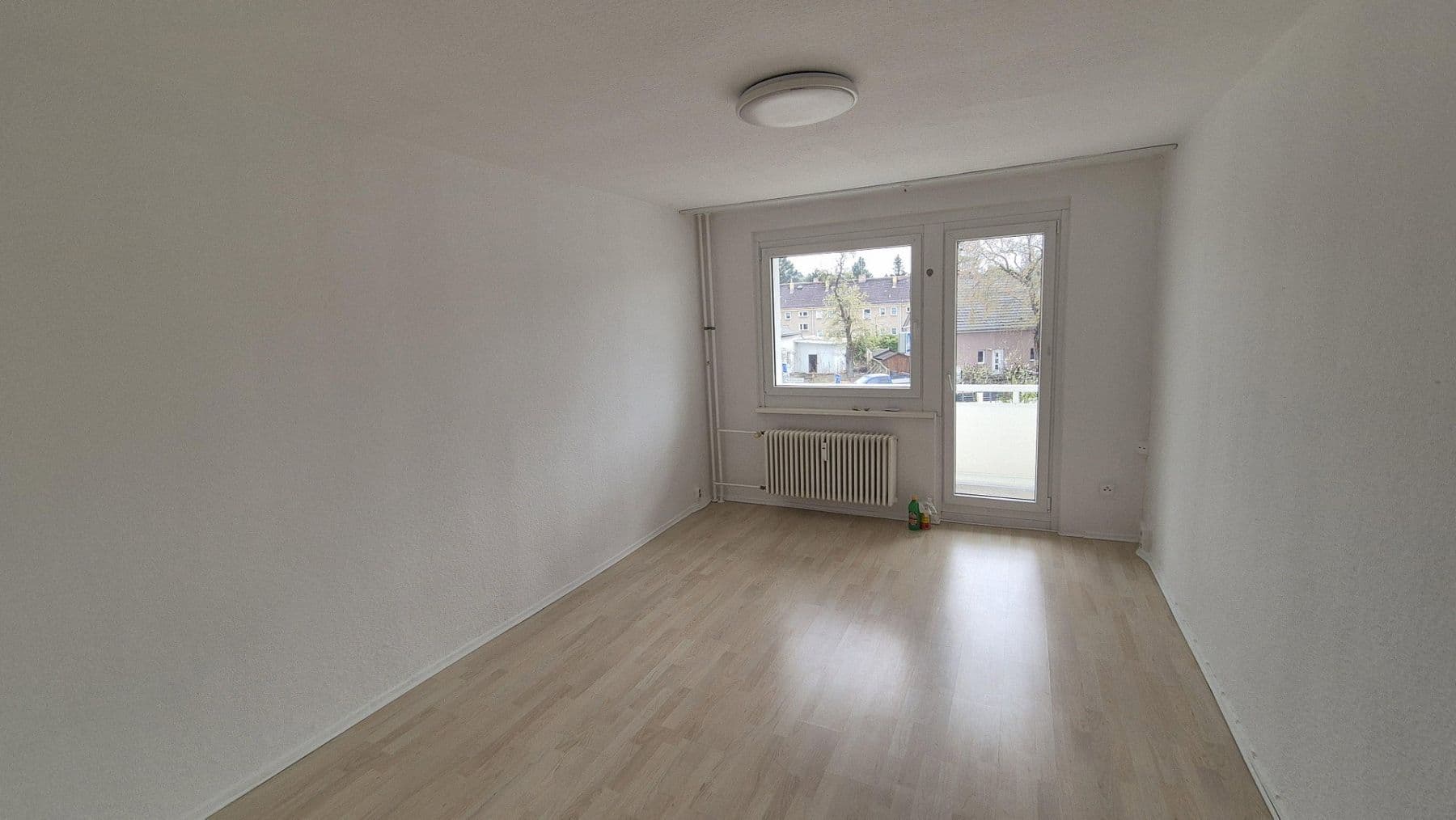 Pronájem bytu 1+1 30 m², Nennhauser Damm, Berlin, Berlín Pronájem bytu 1+1 30 m², Nennhauser Damm, Berlin, Berlín