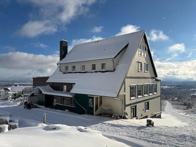 Prodej domu 460 m², pozemek 2.041 m², Rodelhaus 1, Braunlage, Dolní Sasko Prodej domu 460 m², pozemek 2.041 m², Rodelhaus 1, Braunlage, Dolní Sasko