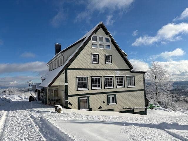 Prodej domu 460 m², pozemek 2.041 m², Rodelhaus 1, Braunlage, Dolní Sasko Prodej domu 460 m², pozemek 2.041 m², Rodelhaus 1, Braunlage, Dolní Sasko