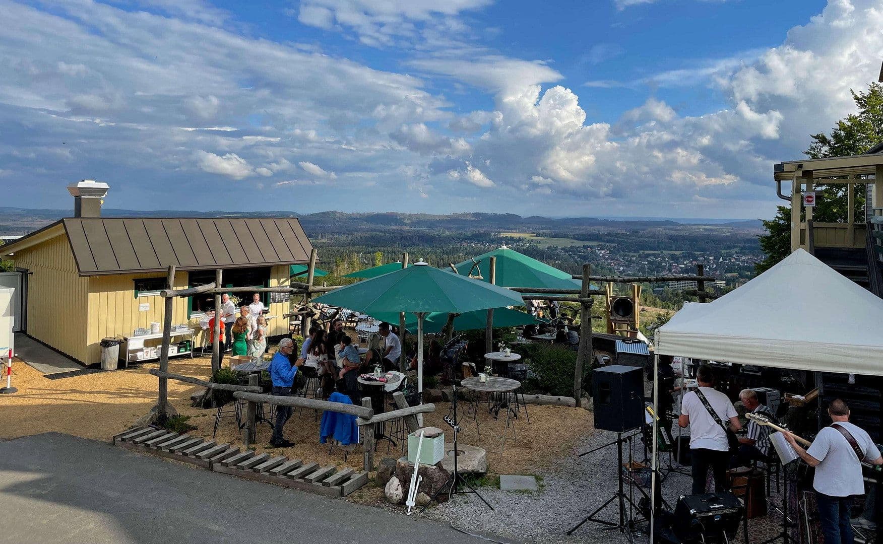 Prodej domu 460 m², pozemek 2.041 m², Rodelhaus 1, Braunlage, Dolní Sasko Prodej domu 460 m², pozemek 2.041 m², Rodelhaus 1, Braunlage, Dolní Sasko