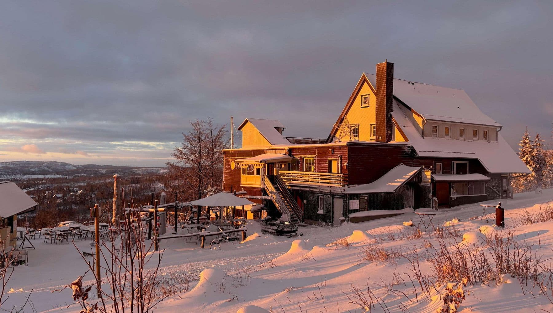 Prodej domu 460 m², pozemek 2.041 m², Rodelhaus 1, Braunlage, Dolní Sasko Prodej domu 460 m², pozemek 2.041 m², Rodelhaus 1, Braunlage, Dolní Sasko