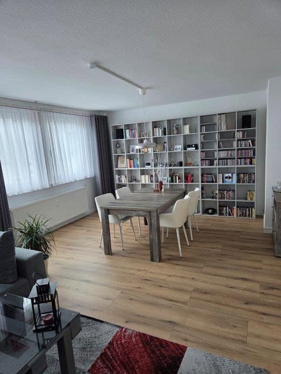 Pronájem bytu 3+1 95 m², Bremerhaven, Bremen Pronájem bytu 3+1 95 m², Bremerhaven, Bremen