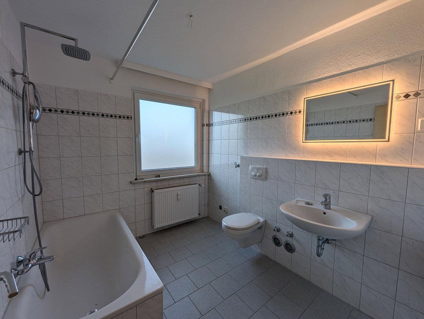 Pronájem bytu 3+1 95 m², Bremerhaven, Bremen Pronájem bytu 3+1 95 m², Bremerhaven, Bremen