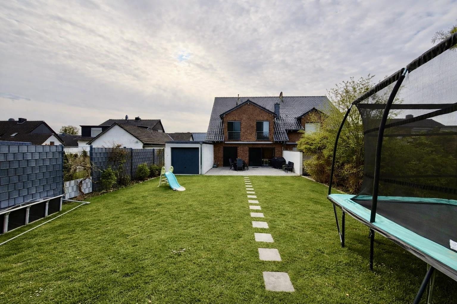 Pronájem domu 237 m², pozemek 588 m², Würselen, Severní Porýní-Vestfálsko Pronájem domu 237 m², pozemek 588 m², Würselen, Severní Porýní-Vestfálsko