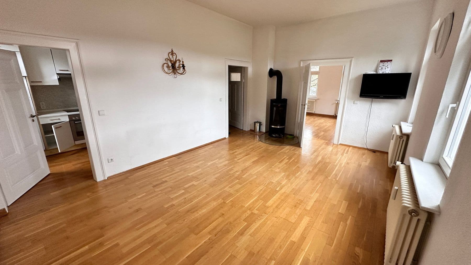 Pronájem bytu 3+1 80 m², Suhler Chaussee 21, Suhl OT Schmiedefeld am Rennsteig, Durynsko Pronájem bytu 3+1 80 m², Suhler Chaussee 21, Suhl OT Schmiedefeld am Rennsteig, Durynsko