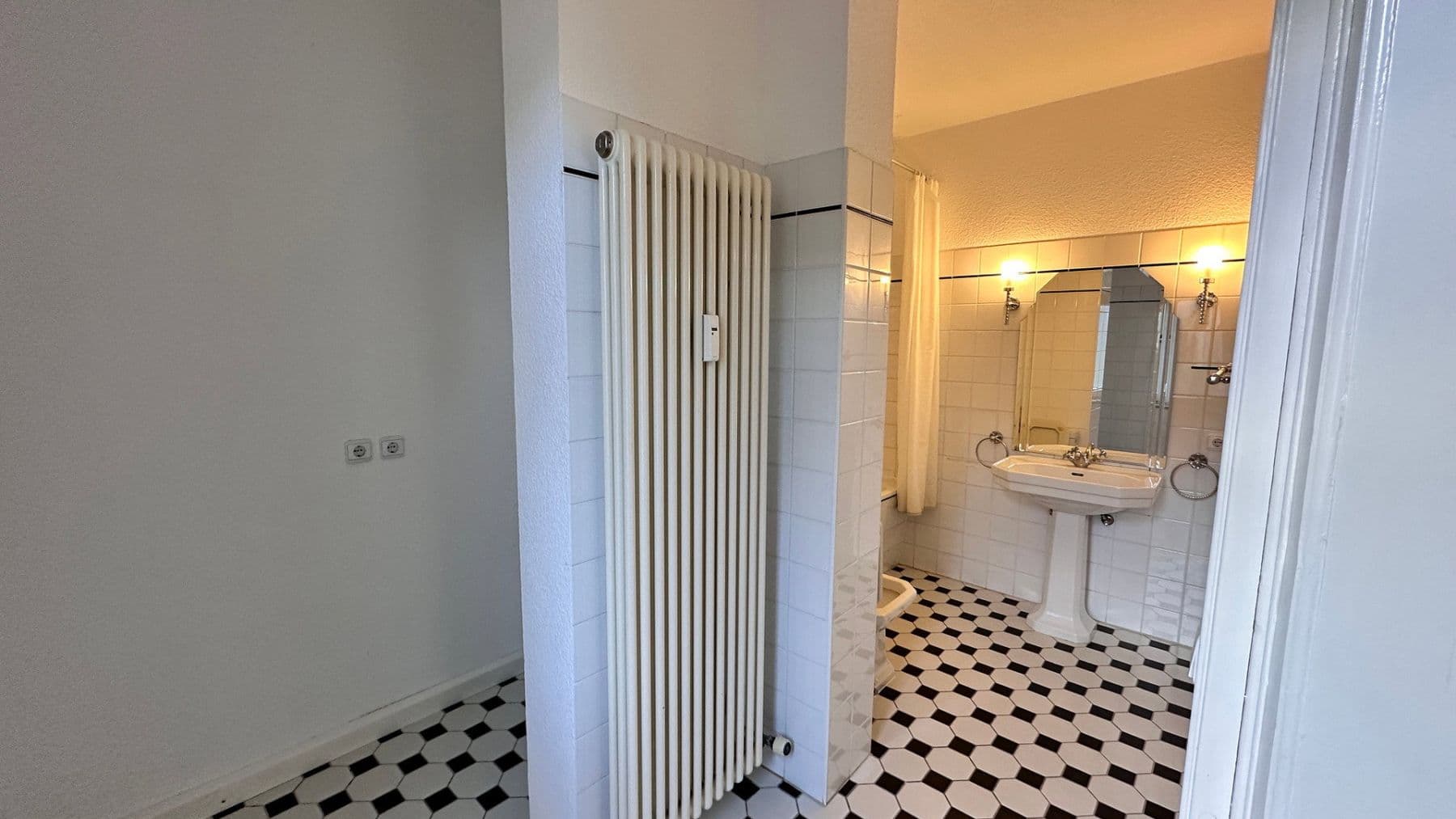 Pronájem bytu 3+1 80 m², Suhler Chaussee 21, Suhl OT Schmiedefeld am Rennsteig, Durynsko Pronájem bytu 3+1 80 m², Suhler Chaussee 21, Suhl OT Schmiedefeld am Rennsteig, Durynsko